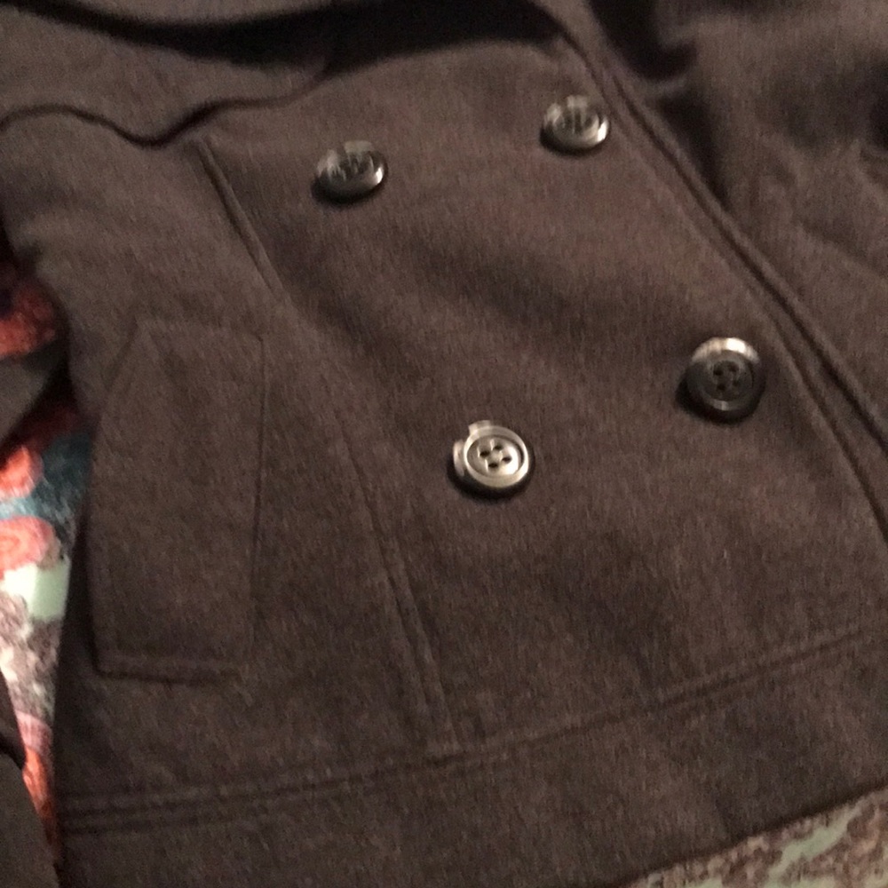 Woman’s short winter coat - Picture 9 of 12